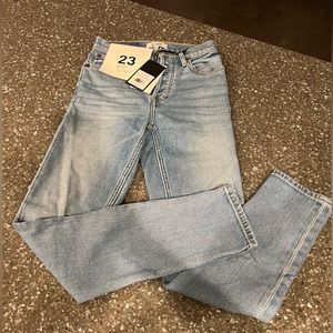 RE/DONE - 90'S HIGH RISE SLIM ANKLE CROP IN HAZEY INDIGO - NWT - Size 23; 00